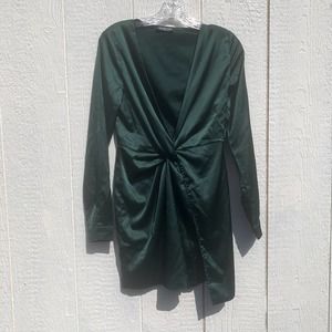 Fashion Nova forest green long sleeve deep Vneck size small dress sewn tie front